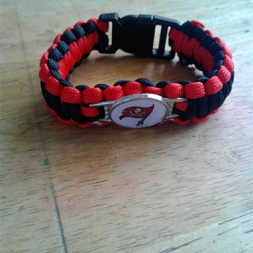 Tampa Bay Buccaneers paracord bracelet